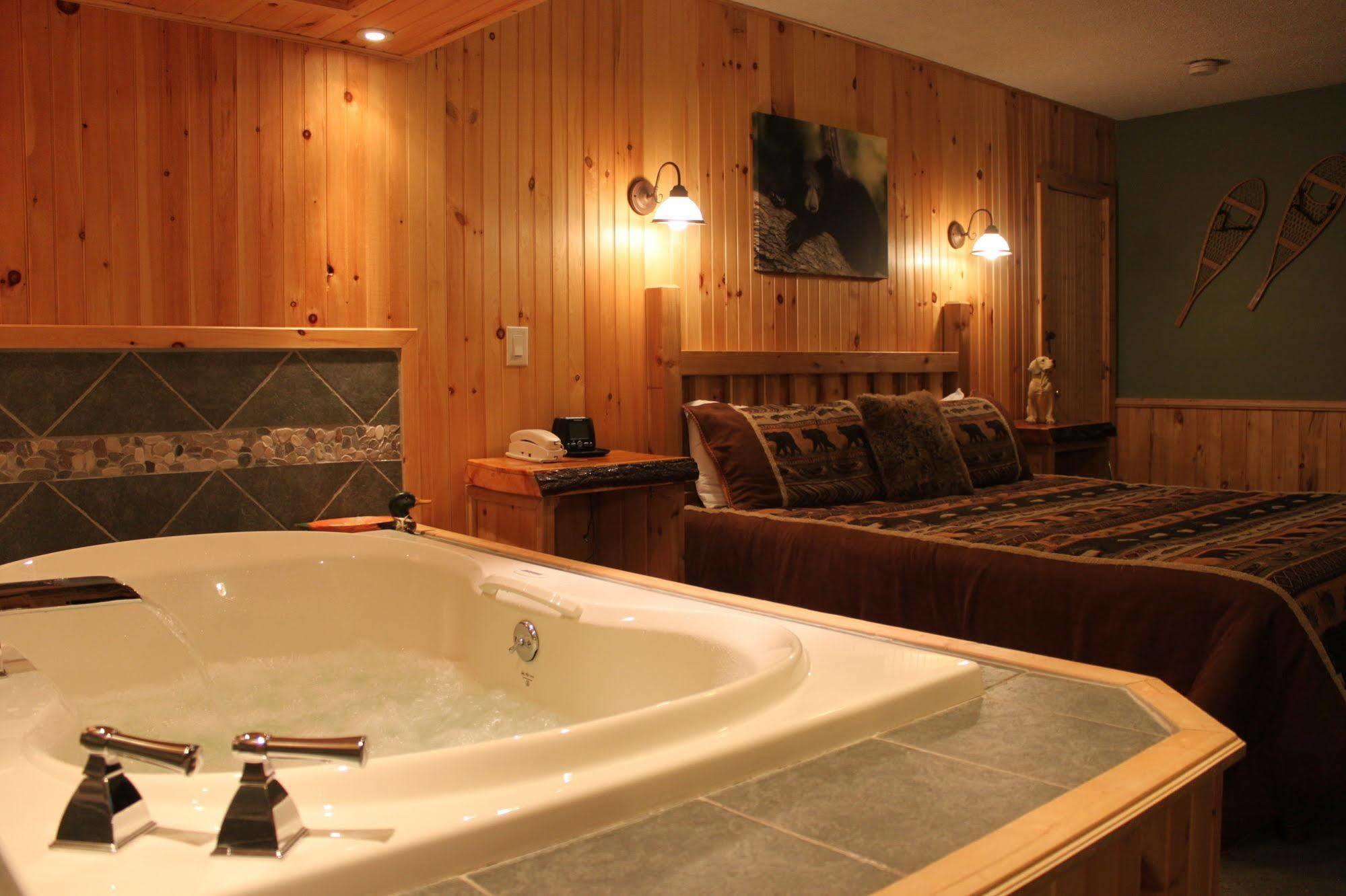 Maine Woods Inn Brewer Экстерьер фото